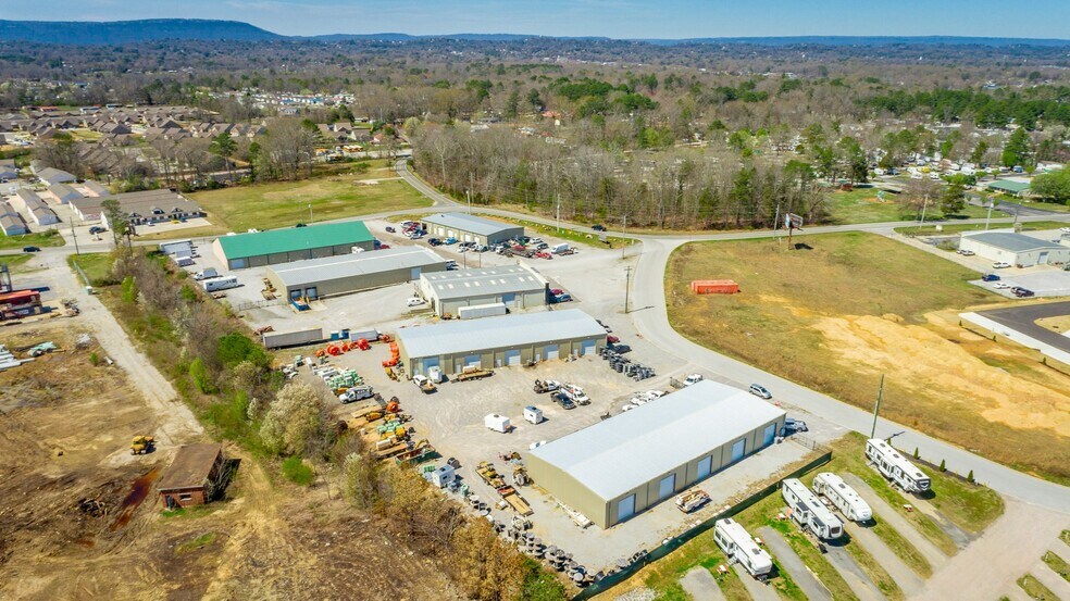 More Photos Of 52 Emerson Cir, Rossville Warehouse For Lease