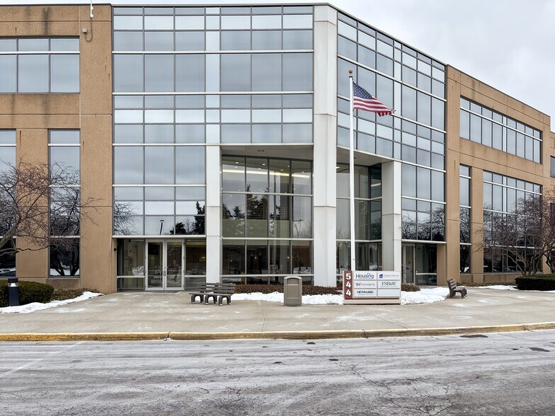 More Photos Of 544 Lakeview Pky, Vernon Hills Coworking Space