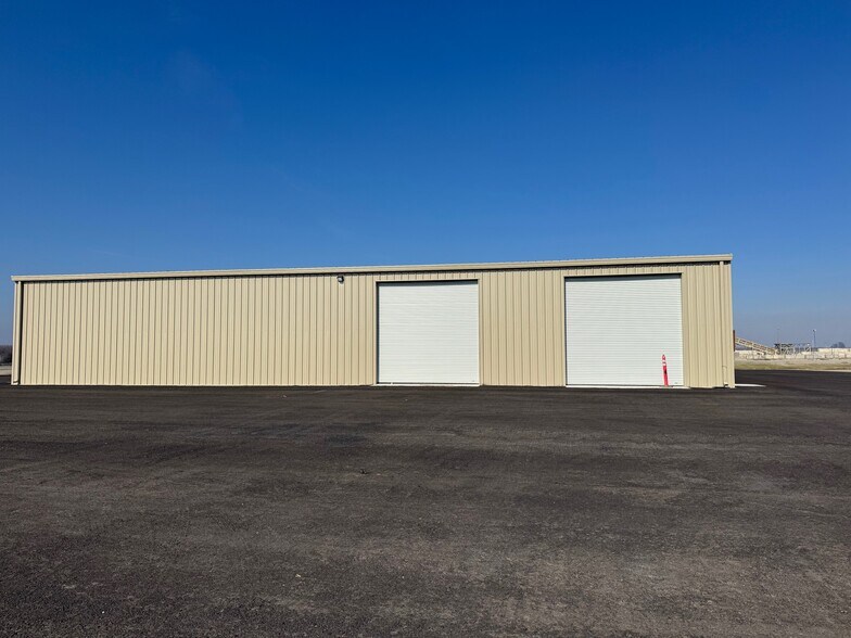 More Photos Of 11620 Old River Rd, Bakersfield Warehouse For Lease