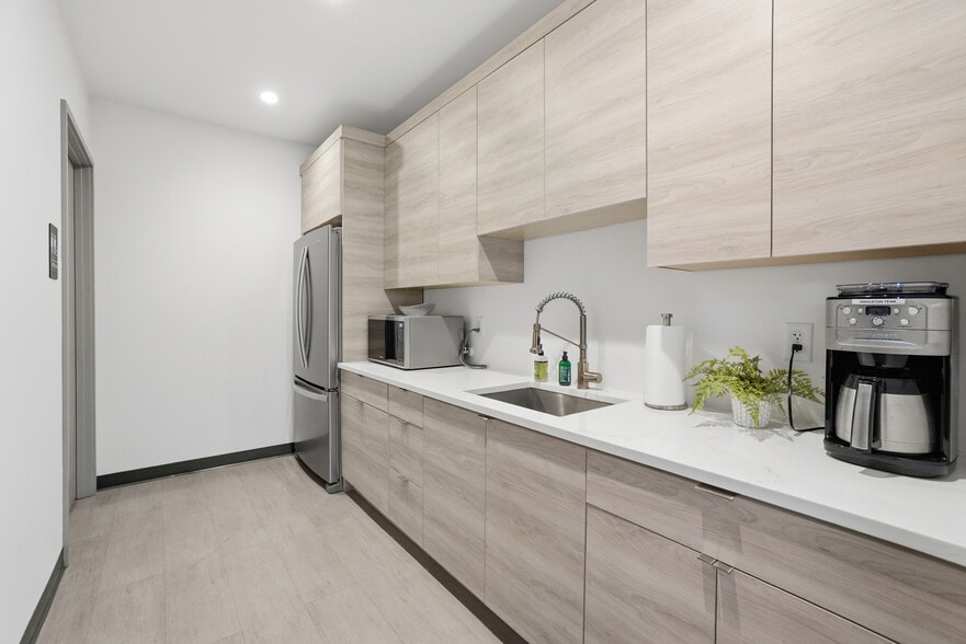 More Photos Of 1611 Atlantic Blvd, Jacksonville Storefront Retail Office For Sale