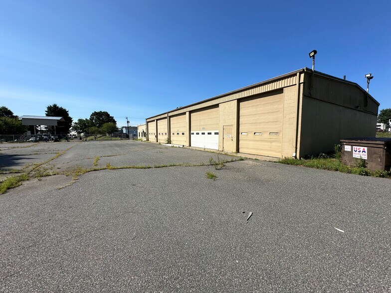 More Photos Of 160 Rocus St, Springfield Warehouse For Lease