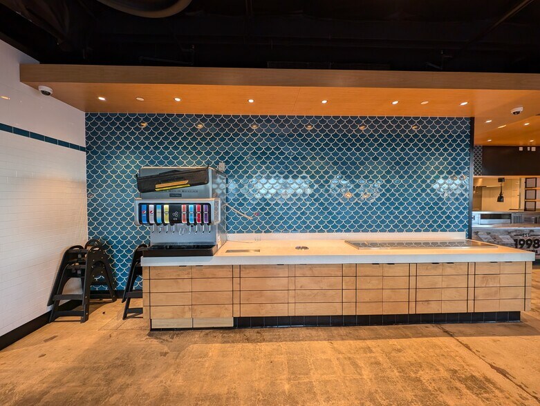 More Photos Of 73547-73575 Highway 111, Palm Desert Storefront For Lease