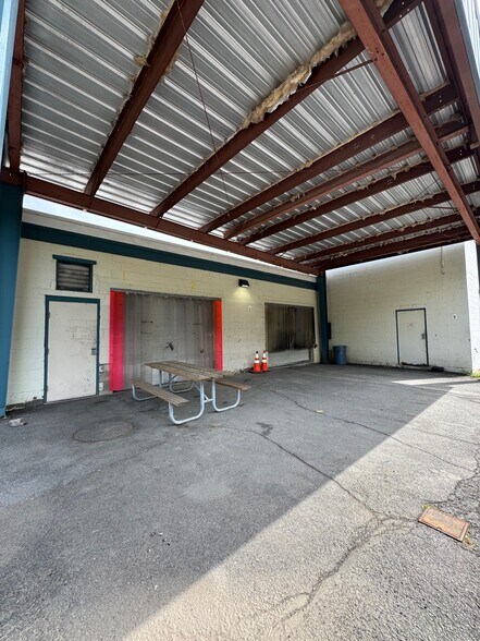 More Photos Of 195 Hudson St, Cornwall-on-Hudson Distribution For Lease