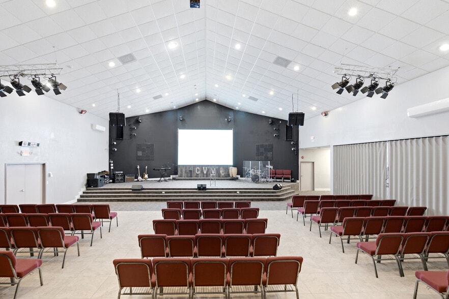 More Photos Of 6837 Lakeville Rd, Orlando Religious Facility For Sale