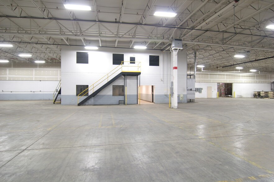 More Photos Of 300 Growth Pky, Angola Warehouse For Lease