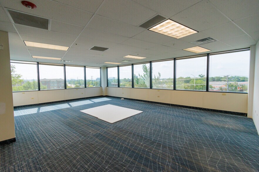 More Photos Of 650 E Algonquin Rd, Schaumburg Office For Lease