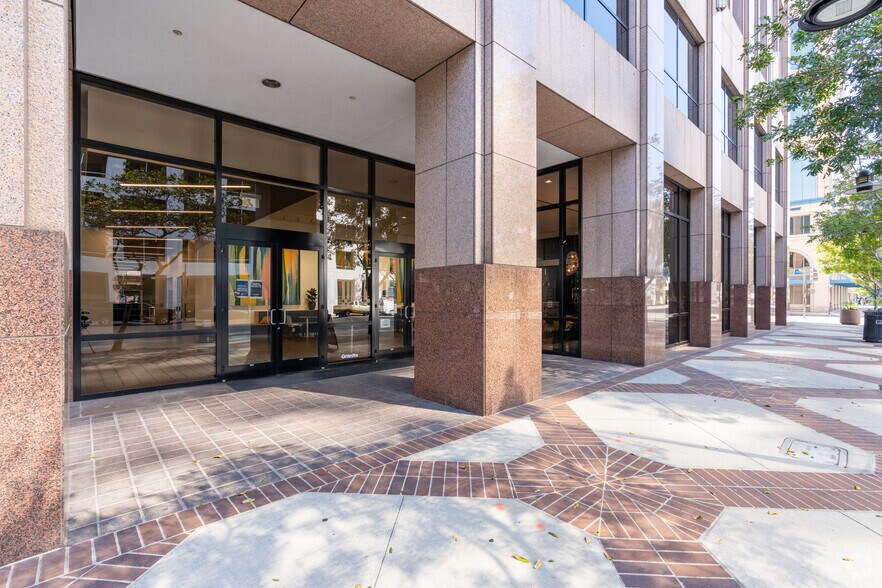 More Photos Of 500-550 N Brand Blvd, Glendale Unknown For Lease