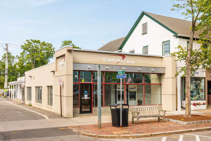 More Photos Of 40 Newtown Ln, East Hampton Storefront Retail Office For Lease
