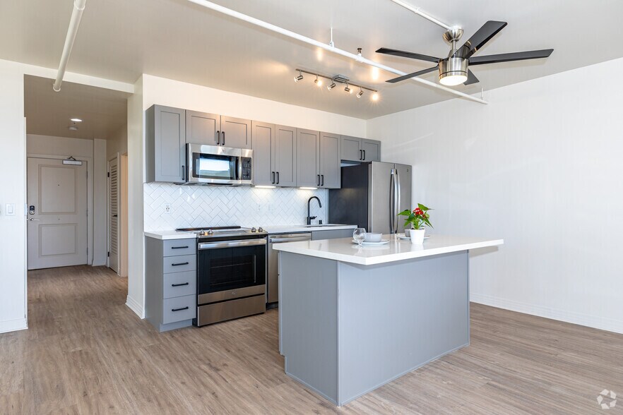 More Photos Of 1007 5th Ave, San Diego Apartments For Lease