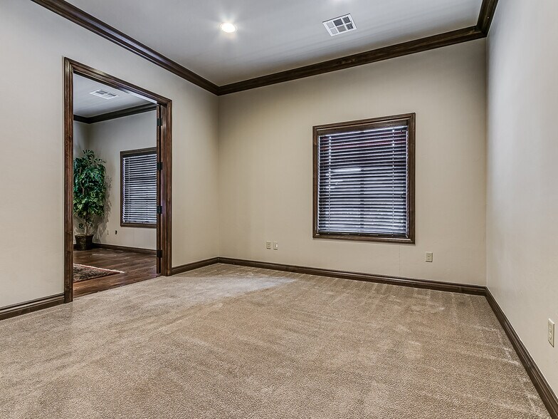 More Photos Of 2929 NW 156th St, Oklahoma City Office For Lease
