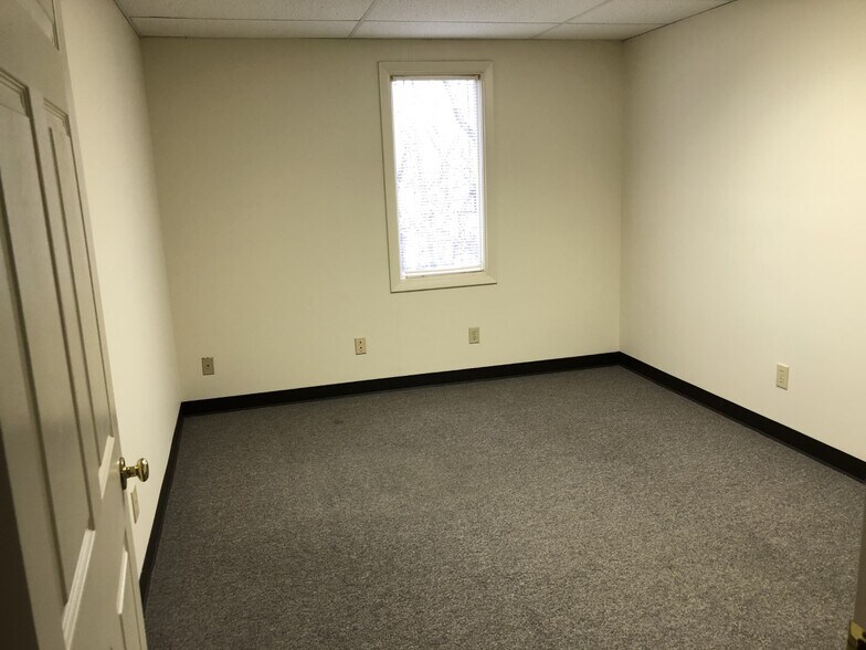 More Photos Of 3532 Irwin Simpson Rd, Mason Office Residential For Lease