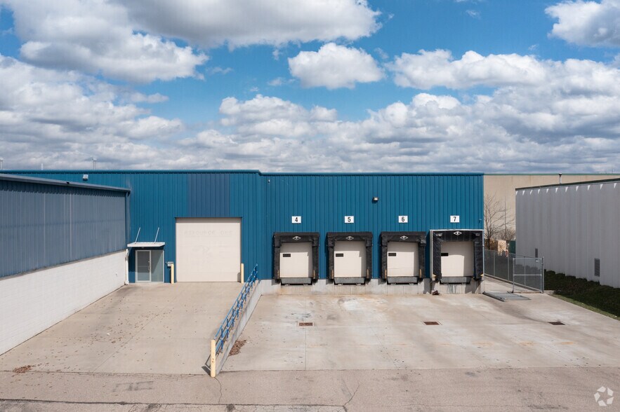 More Photos Of 6043 Interstate Cir, Blue Ash Warehouse For Sale