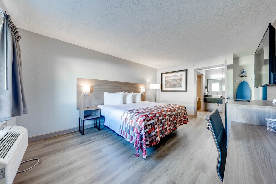 More Photos Of 4624 W Irlo Bronson Memorial Hwy, Kissimmee Hotel For Sale