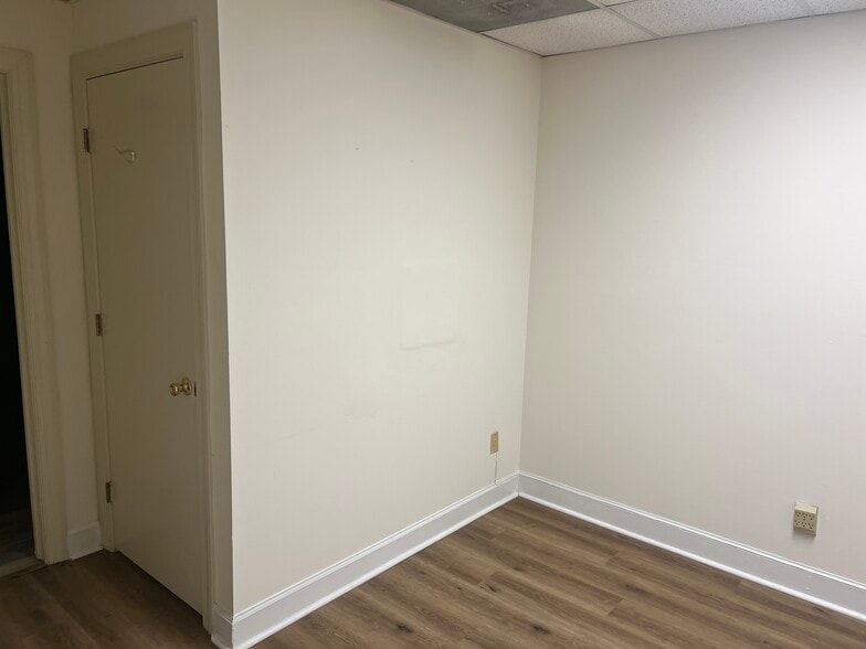 More Photos Of 717 Ward Blvd, Wilson Office For Lease