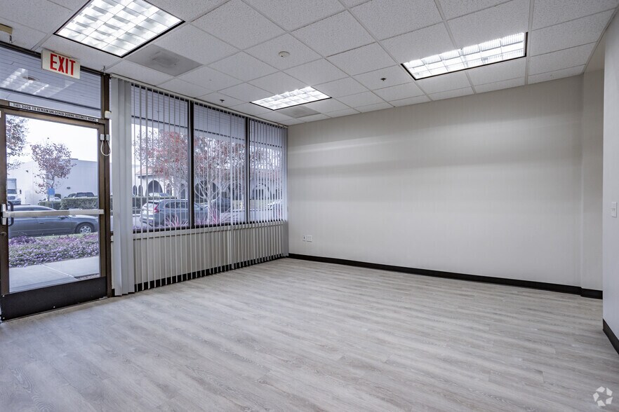 More Photos Of 1821 Kettering St, Irvine Warehouse For Lease