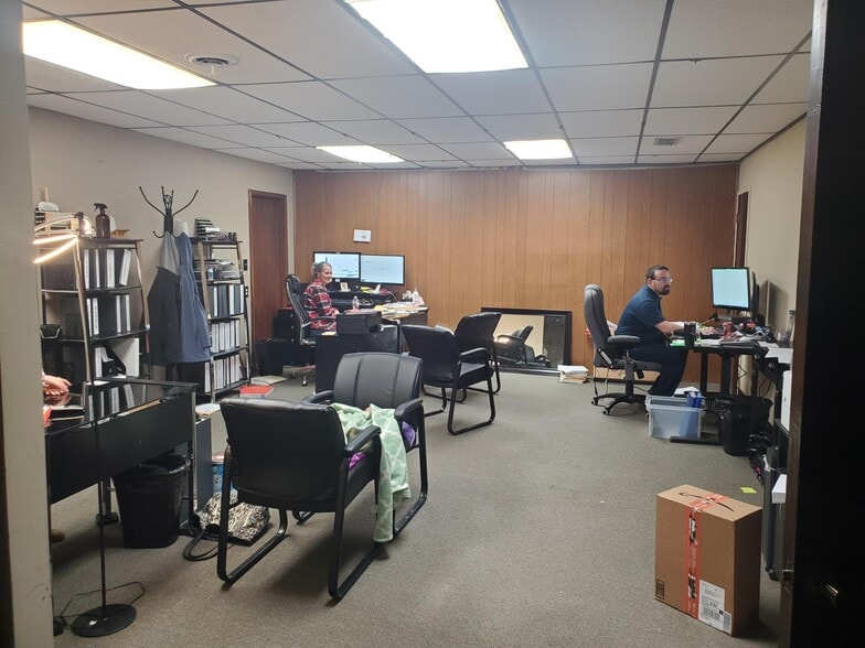More Photos Of 124 E Jackson St, Hugo Office For Sale
