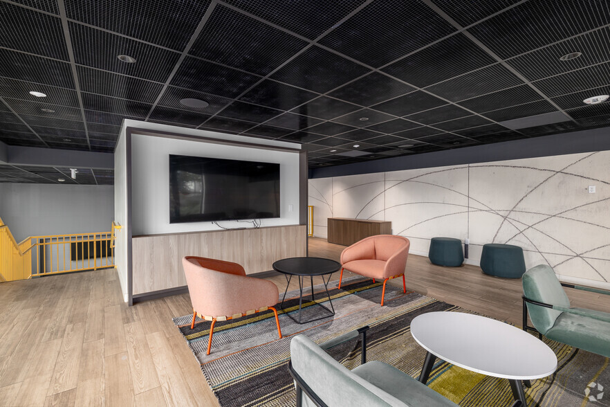 More Photos Of 4520 Alvarado Canyon Rd, San Diego Apartments For Lease