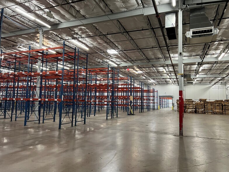 More Photos Of 815 S Coppell Rd, Coppell Distribution For Lease