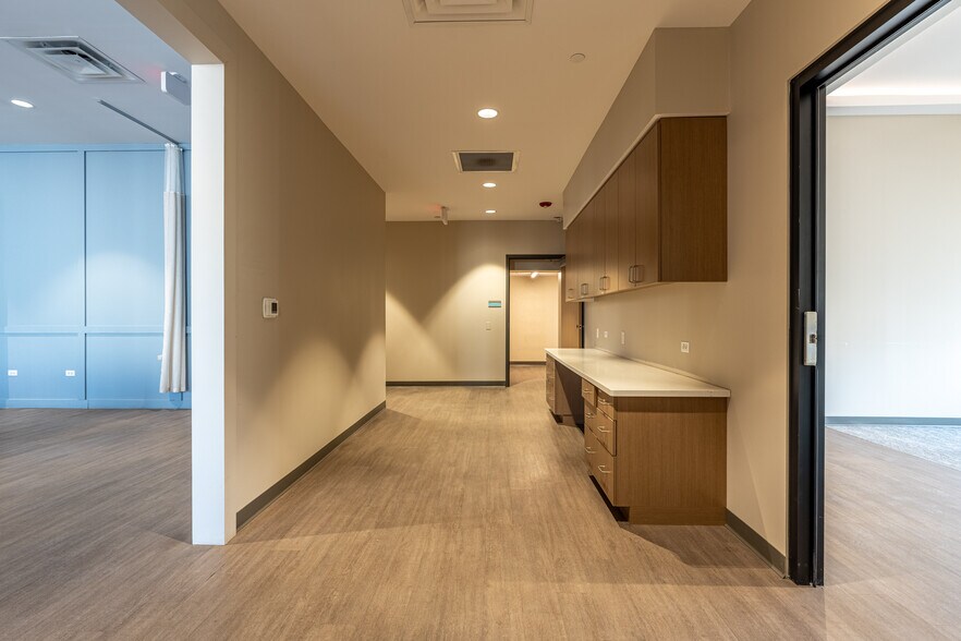 More Photos Of 456 Nelson Rd, New Lenox Freestanding For Lease