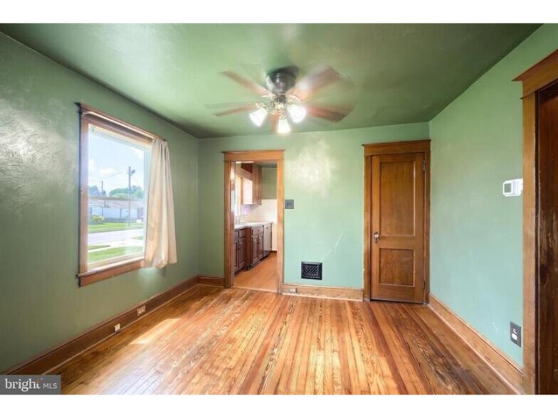 More Photos Of 2151 Maple Rd, York Flex For Sale