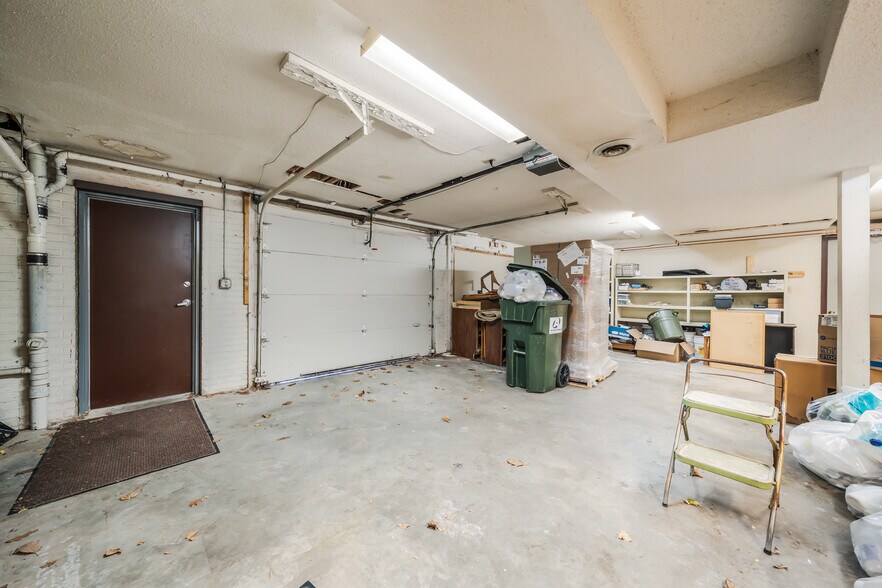 More Photos Of 645 Hawthorne Dr, Omro Veterinarian Kennel For Sale