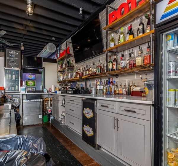 More Photos Of 110 E Hickory St, Streator Bar For Sale