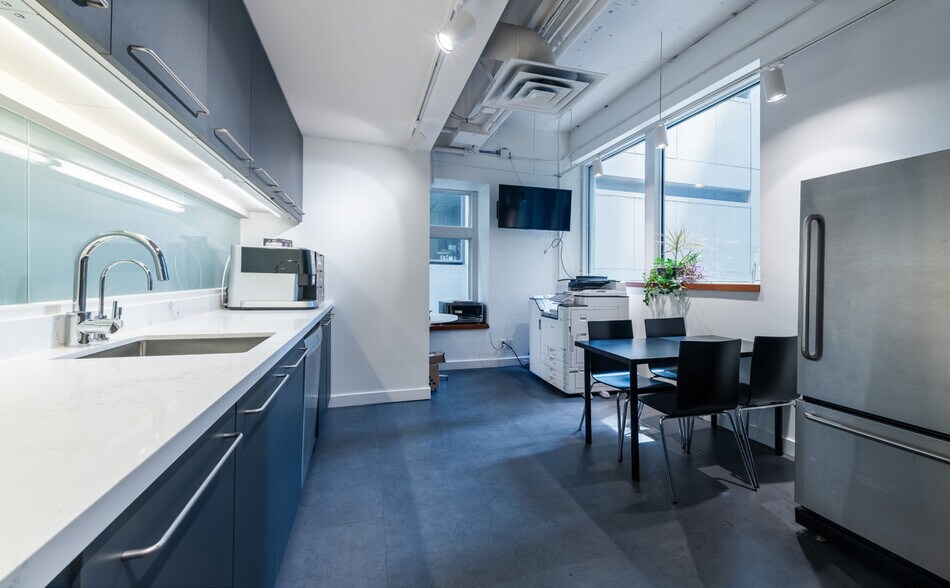 More Photos Of 145 Adelaide St W, Toronto Office For Lease