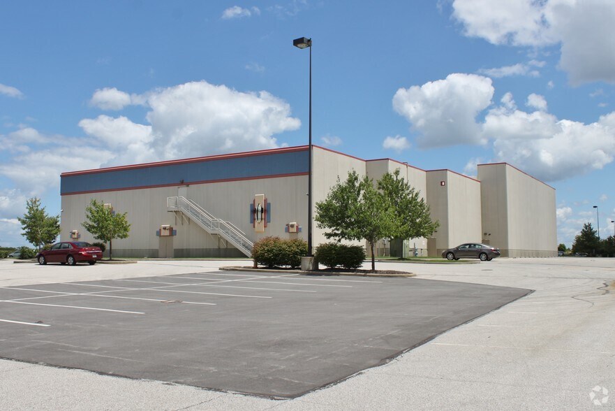 More Photos Of 900 Caledonia Dr, O'Fallon Movie Theatre For Sale