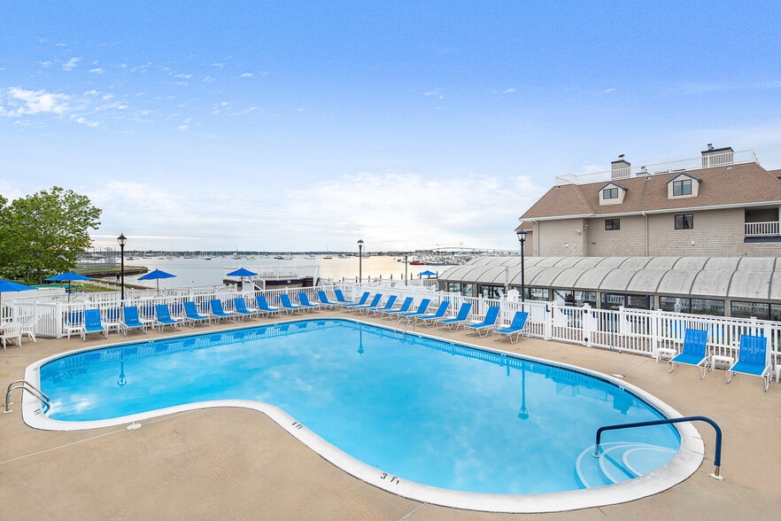 More Photos Of 551 Thames St, Newport Hotel For Sale