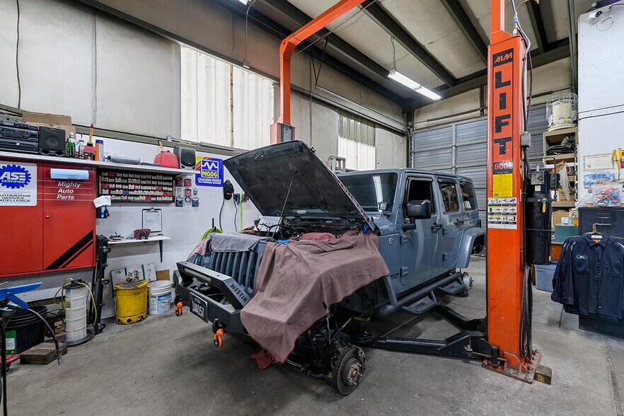 More Photos Of 560 W 800 S, Bountiful Auto Repair For Sale