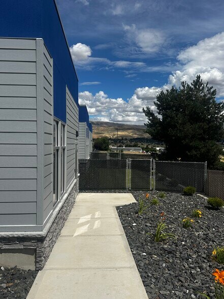 More Photos Of 144 Noyd Ave, Wenatchee Auto Repair For Lease