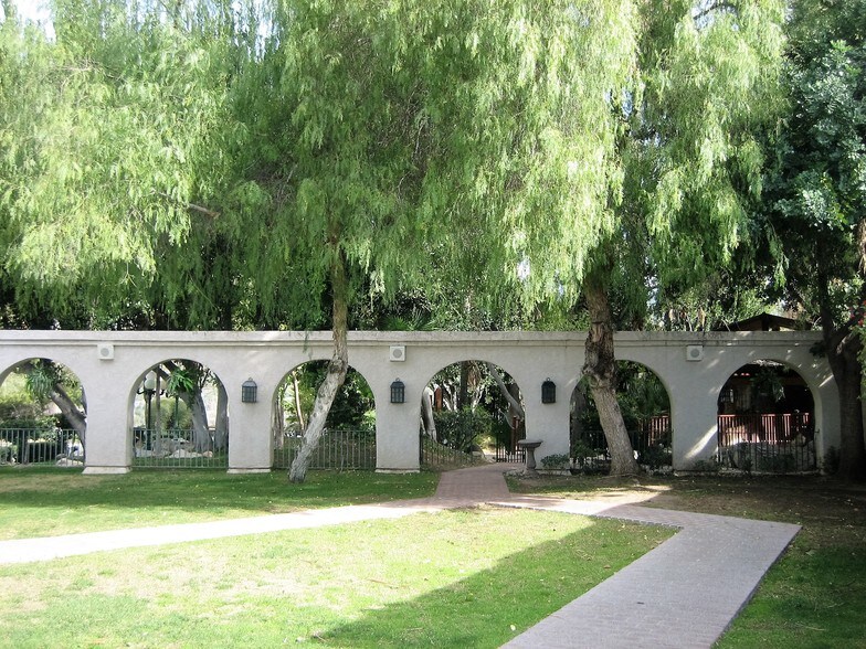 More Photos Of 670 Kendall Dr, San Bernardino Restaurant For Sale