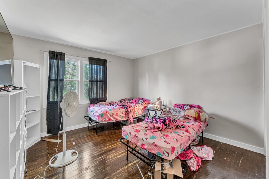 More Photos Of 558 W Outer Dr, Oak Ridge Multifamily For Sale