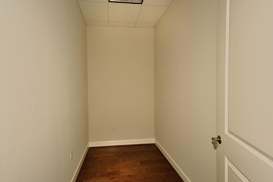 More Photos Of 2219 Sawdust Rd, The Woodlands Office For Sale