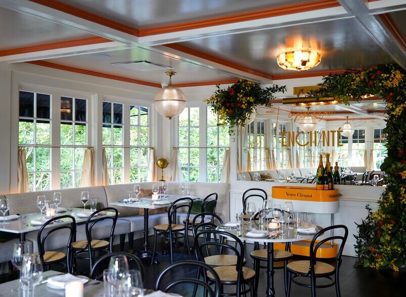 More Photos Of 210 Hampton Rd, Southampton Restaurant For Lease