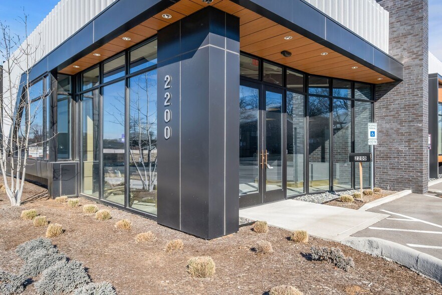 More Photos Of 2200 8th Ave S, Nashville Showroom For Lease