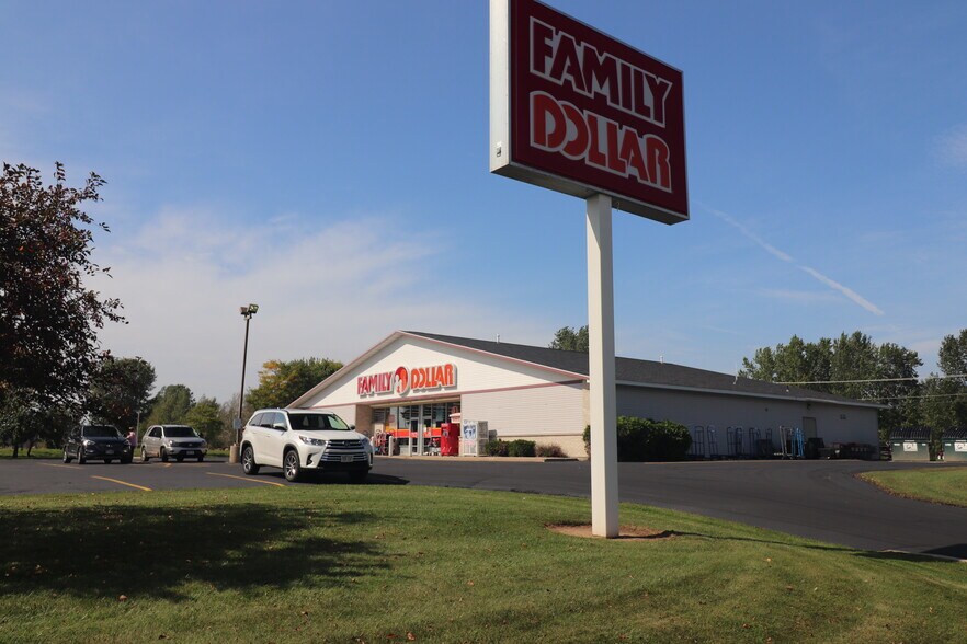 More Photos Of 347 E Highland Dr, Oconto Falls Freestanding For Lease