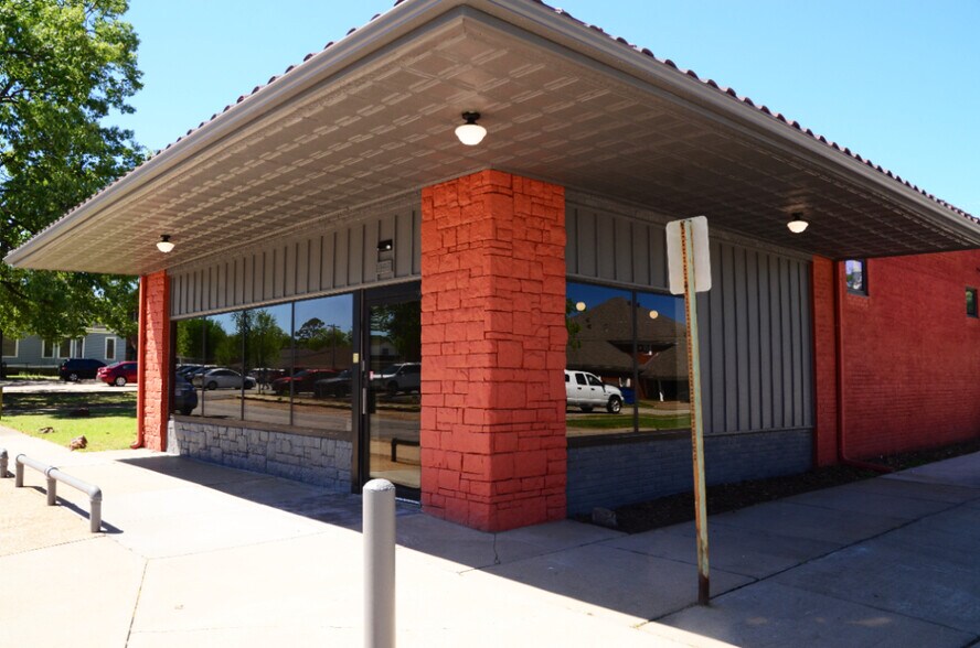 More Photos Of 500 S 20th St, Fort Smith Flex For Lease