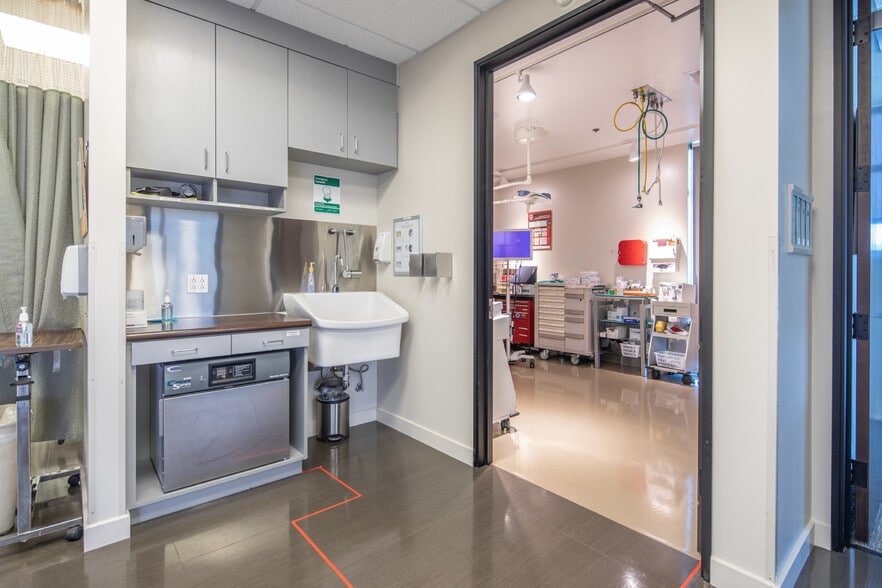 More Photos Of 113 Waterworks Way, Irvine Medical For Sale