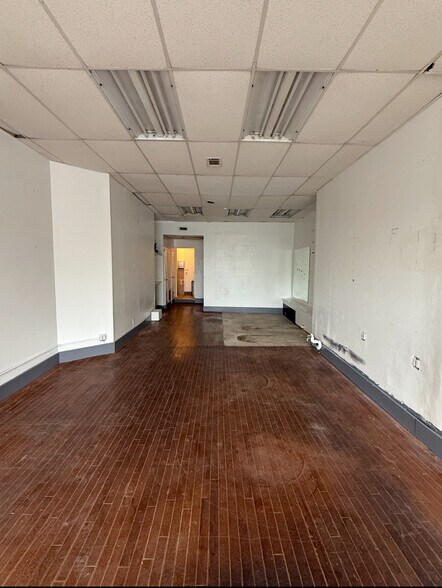More Photos Of 398 Bay St, Staten Island Storefront Retail Residential For Lease