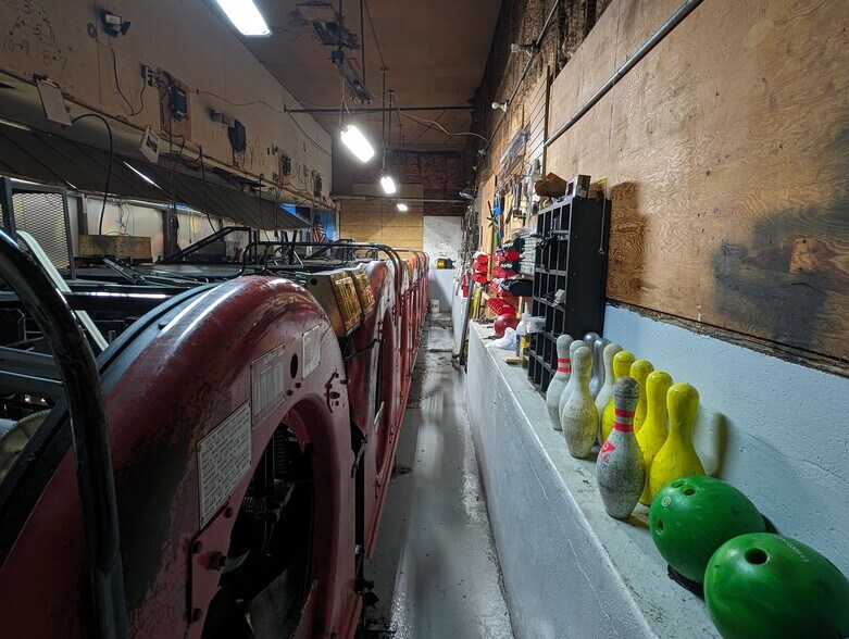 More Photos Of 124 W Boston St, Brookfield Bowling Alley For Sale