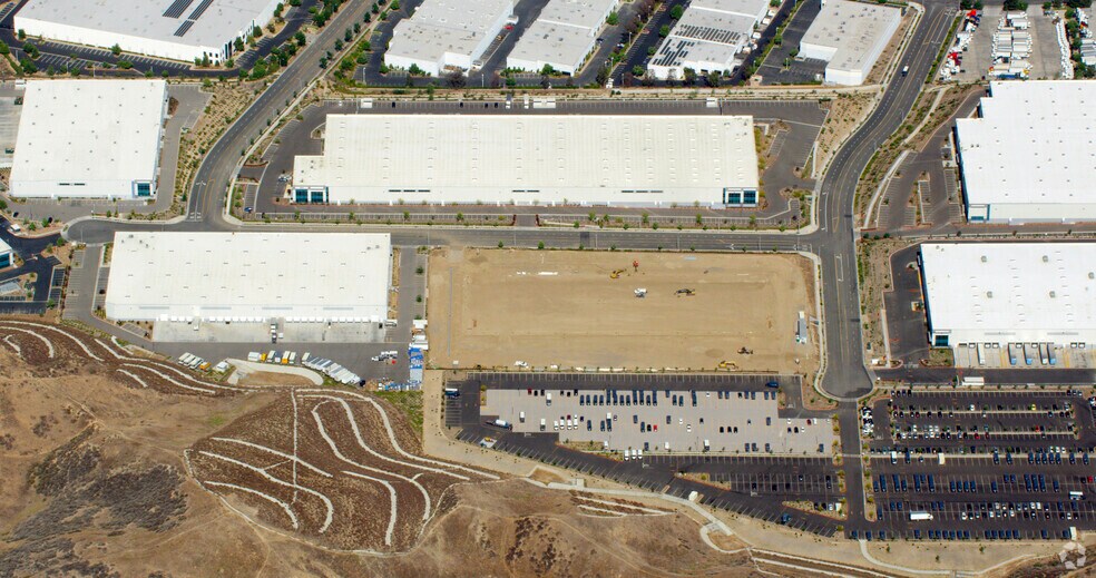 More Photos Of 29051 Avenue Valley View, Valencia Distribution For Lease