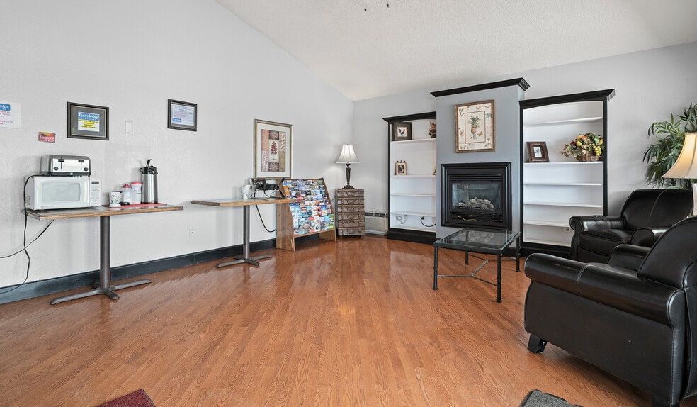 More Photos Of 700 Colorado Ave, Stratton Hotel For Sale