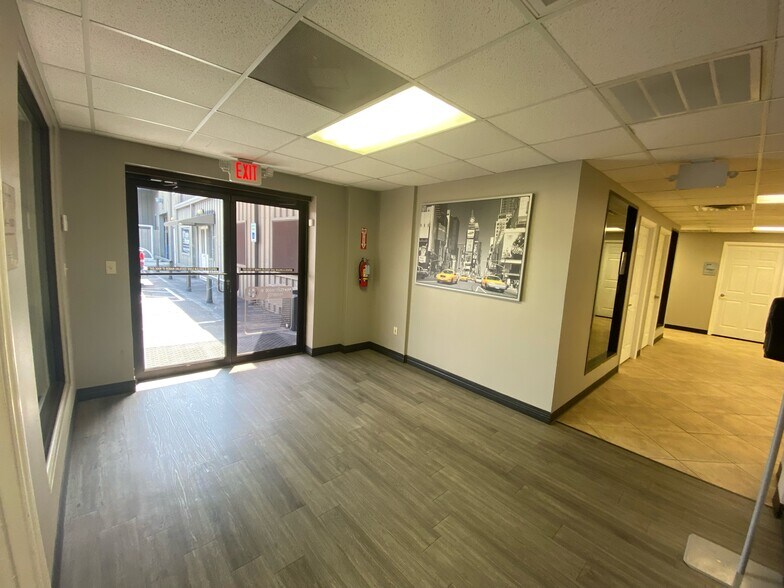 More Photos Of 16261 Hollister St, Houston Unknown For Lease