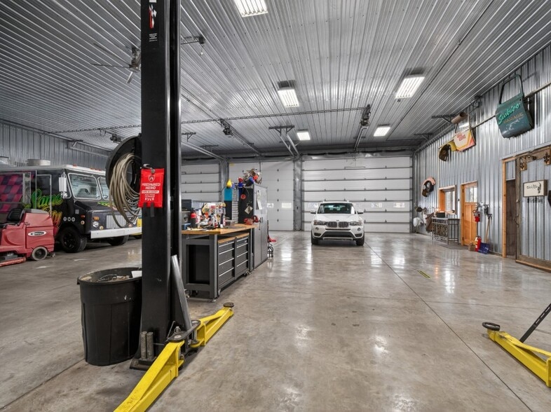 More Photos Of 15306 Covington Rd, Fort Wayne Flex For Sale