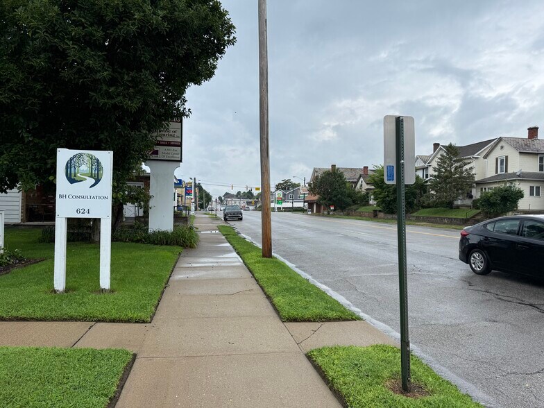 More Photos Of 624 E Main St, Lancaster Office For Lease