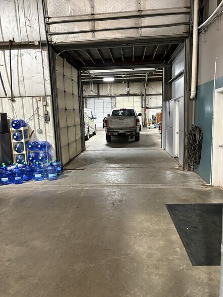 More Photos Of 1818 Scherer Pky, Saint Charles Warehouse For Sale