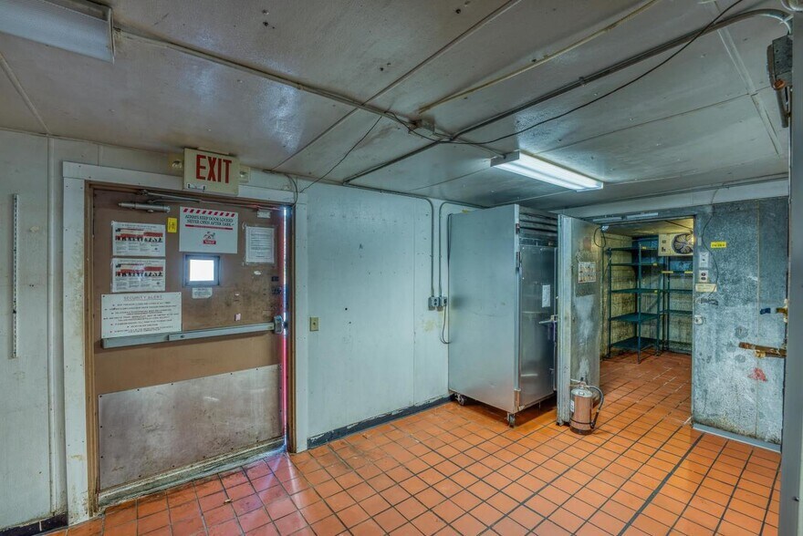 More Photos Of 238 Meadow St, Littleton Freestanding For Sale