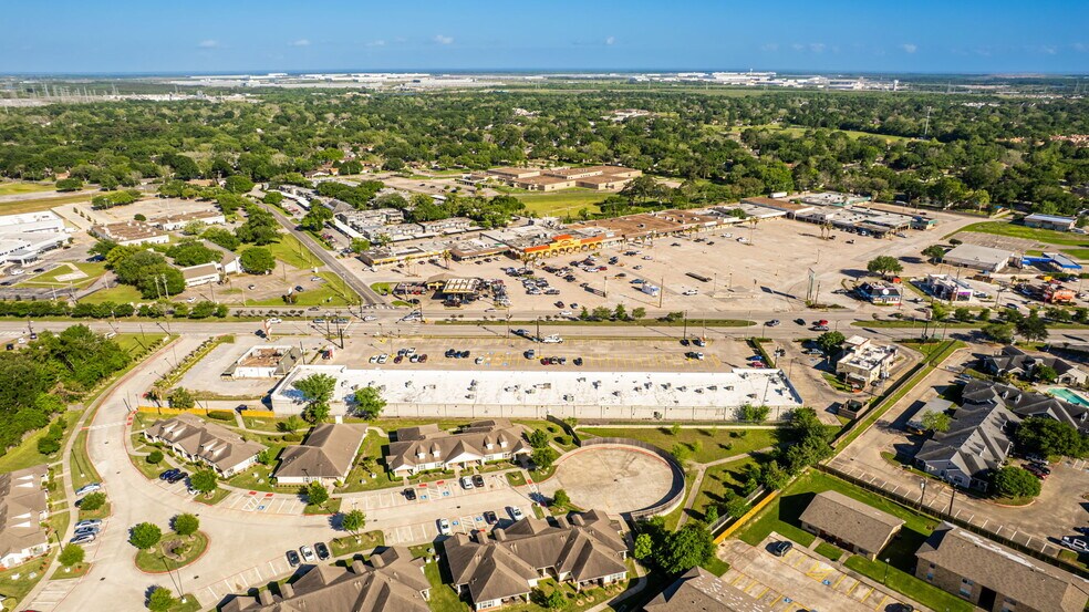 More Photos Of 2215-2321 N Alexander Dr, Baytown Storefront For Sale