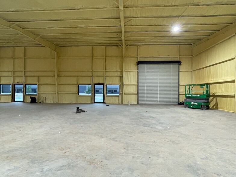 More Photos Of 606 Mill Run, Kerrville Warehouse For Lease